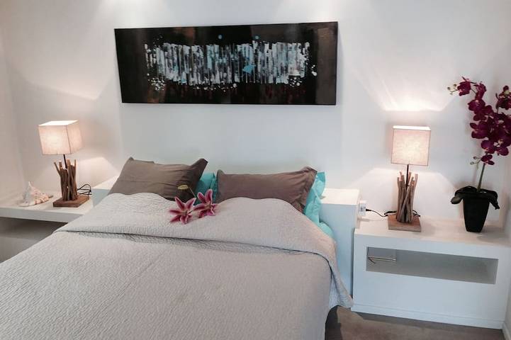 Appartement entier, Exceptionnel Cote D Azur sur la Plage Luxueux 2 pièces en rdj accès direct mer in Saint-Laurent-du-Var, Côte méditerranéenne (France)