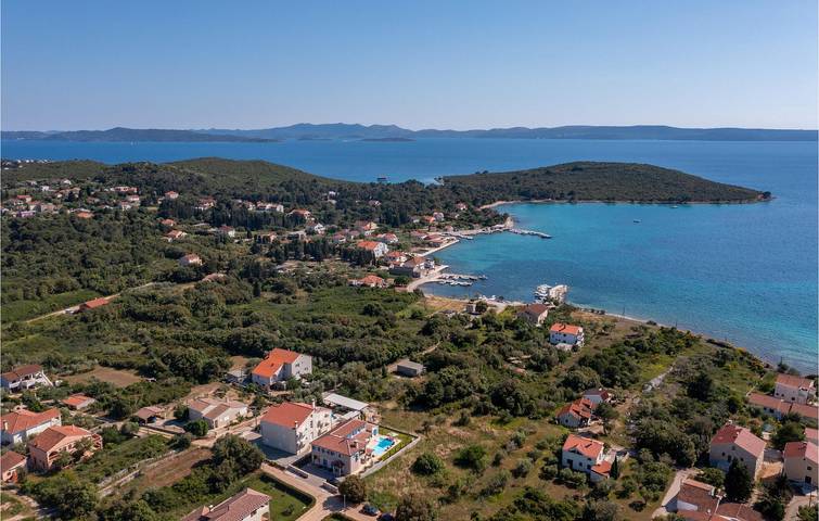 Holiday home for 14 people, with sauna and hot tub - 1
