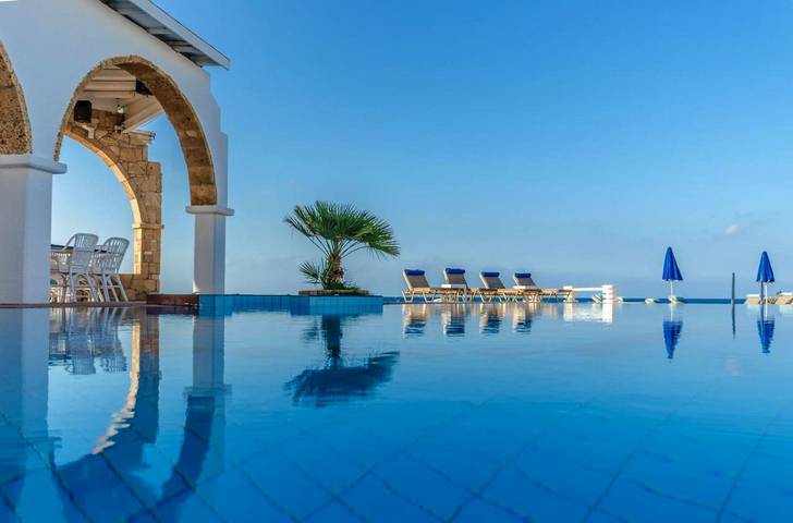 Appartement voor 3 personen, with kinderzwembad and tuin as well as zwembad and uitzicht in Malia