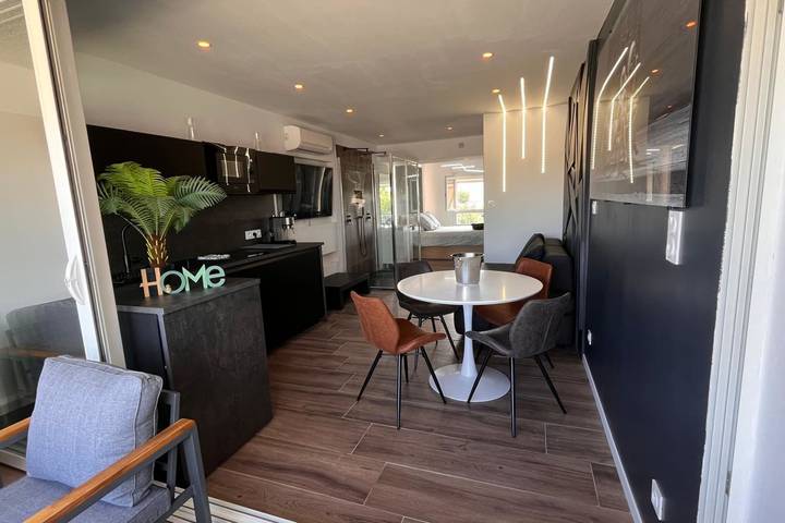 Gîte pour 2 personnes, avec terrasse dans Plage Naturiste (Le Cap d'Agde)