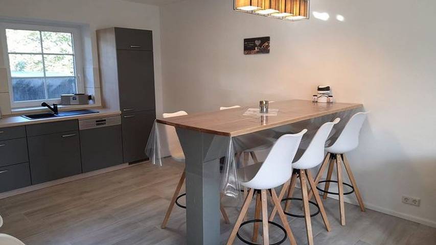 Ferienwohnung für 8 Personen, mit Garten und Terrasse, kinderfreundlich in Esgrus