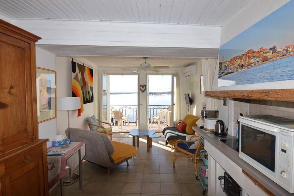 Appartement entier, Apartment with Sea View in Bouzigues, Côte méditerranéenne (France)