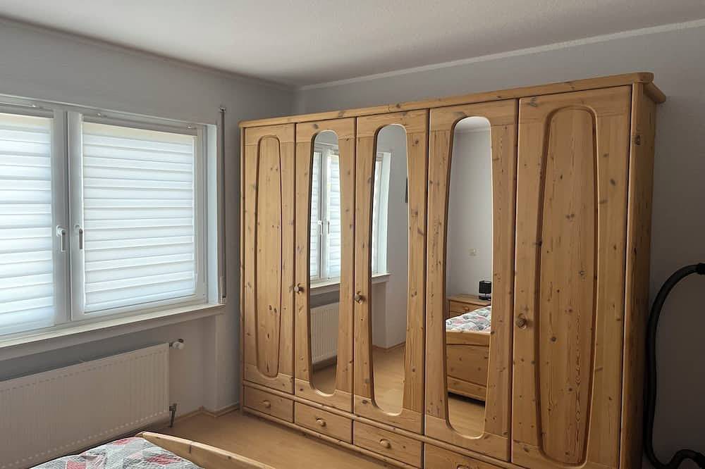 Ganze Wohnung, Ferienwohnung an der Glocke, 74qm, Terrasse, 2 Schlafzimmer, max. 3 Personen in Plettenberg, Märkischer Kreis