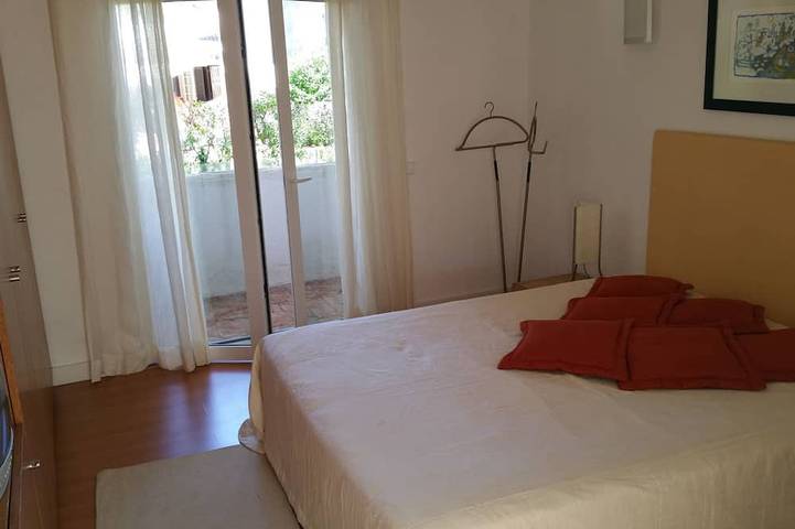 Luxusvilla mit großem Garten und Pool, direkt am Golfplatz und in Strandnähe in Vilamoura, Quarteira