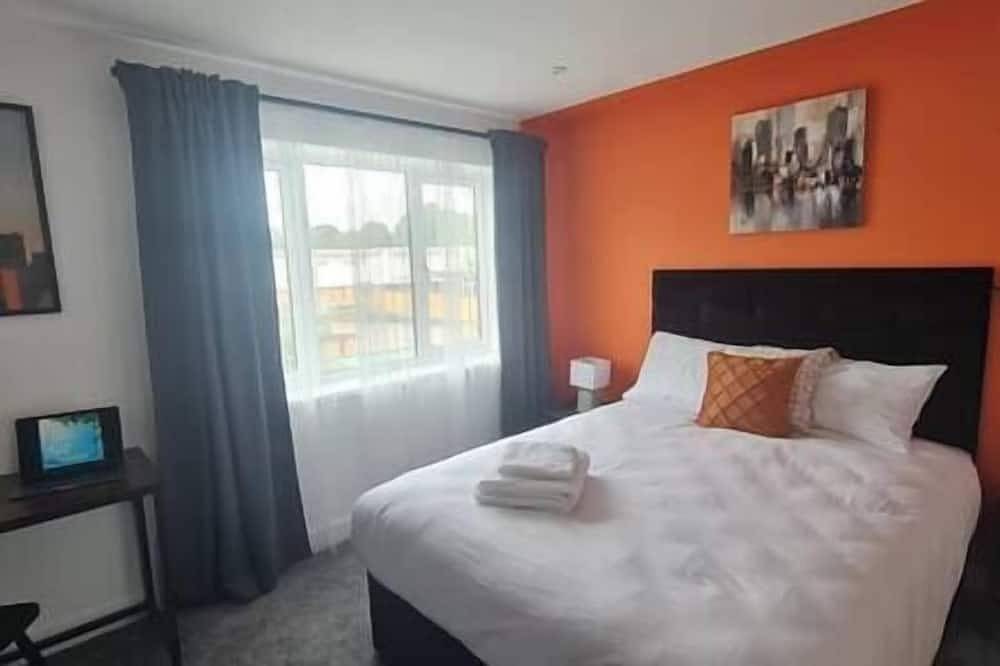 Welcome to our centrally-located 4-bedroom detached new build home in Stafford in Stafford, Staffordshire