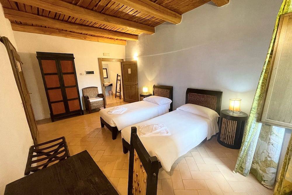 Spoleto Tranquilita + Pool. Sleeps 20, Wifi. Extensive Private Grounds in Spoleto, Perugia Province