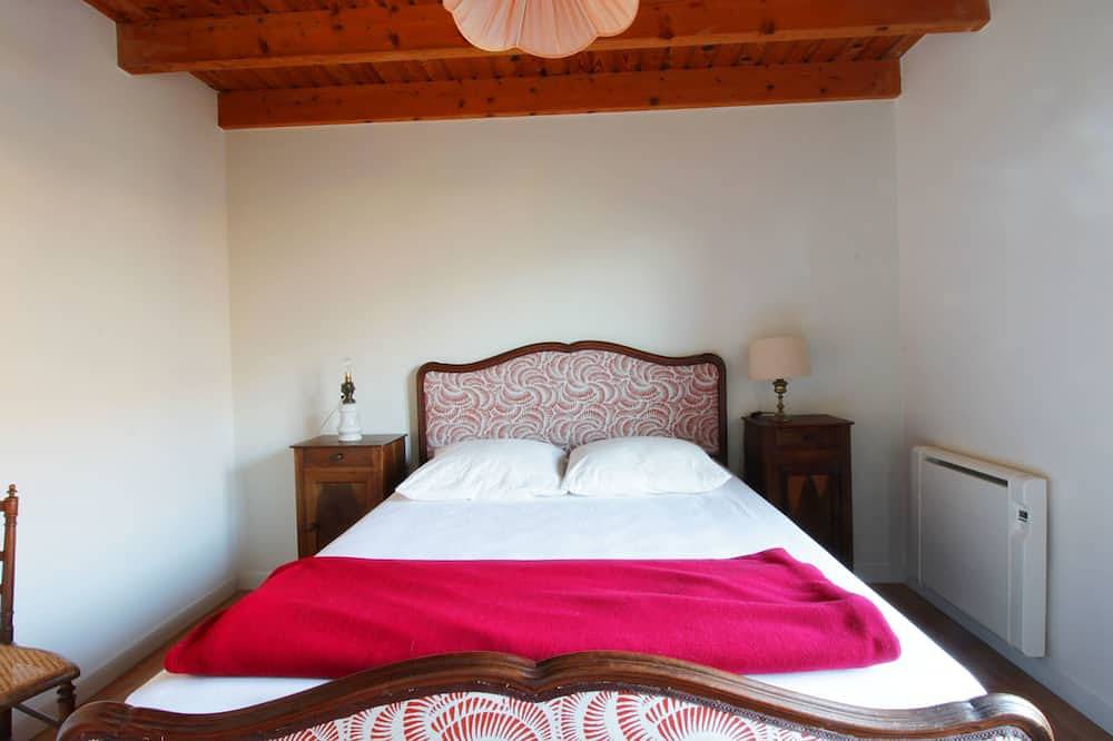 Comfortable family chalet 5 min. drive from the lake in Viviers-du-Lac, Chambéry region