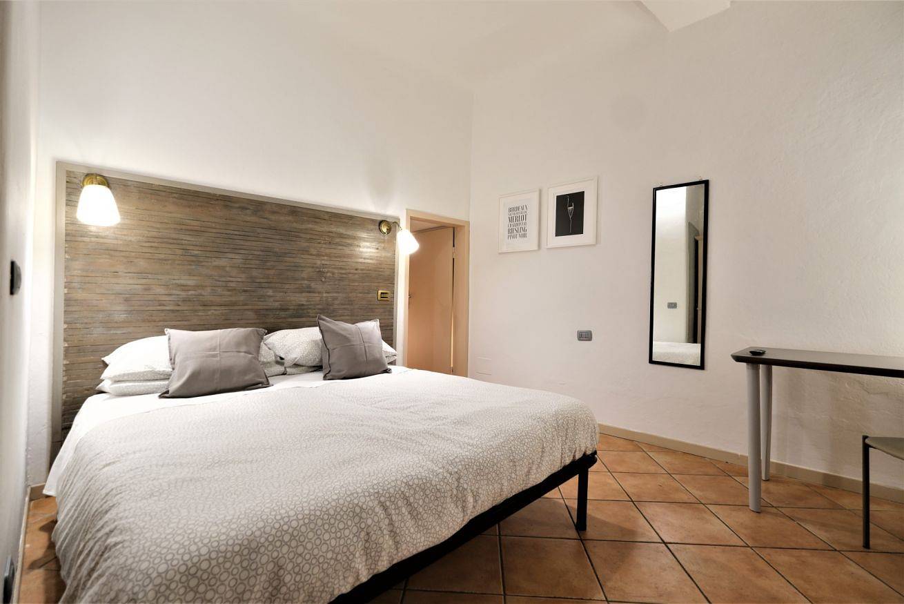 Entire apartment, Wine Apartments Florence Dolcetto in Florence city center, Florence