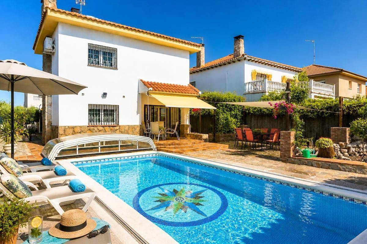 Villa privada con piscina, jardín y Bbq cerca de Madrid in Carranque, Área Metropolitana de Madrid