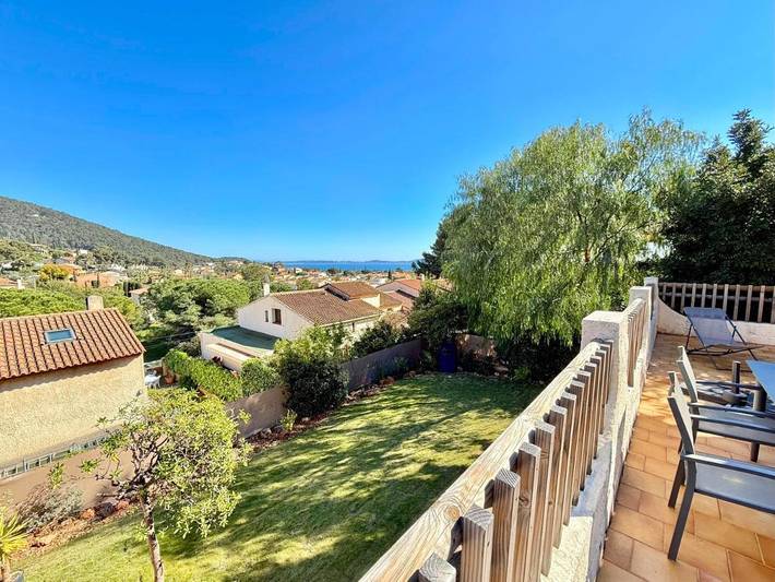 Villa pour 9 personnes, avec terrasse ainsi que jardin et vue, animaux acceptés à Carqueiranne - 2