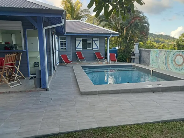 Casa de vacaciones para 4 personas, con jardín además de piscina y jacuzzi - 1