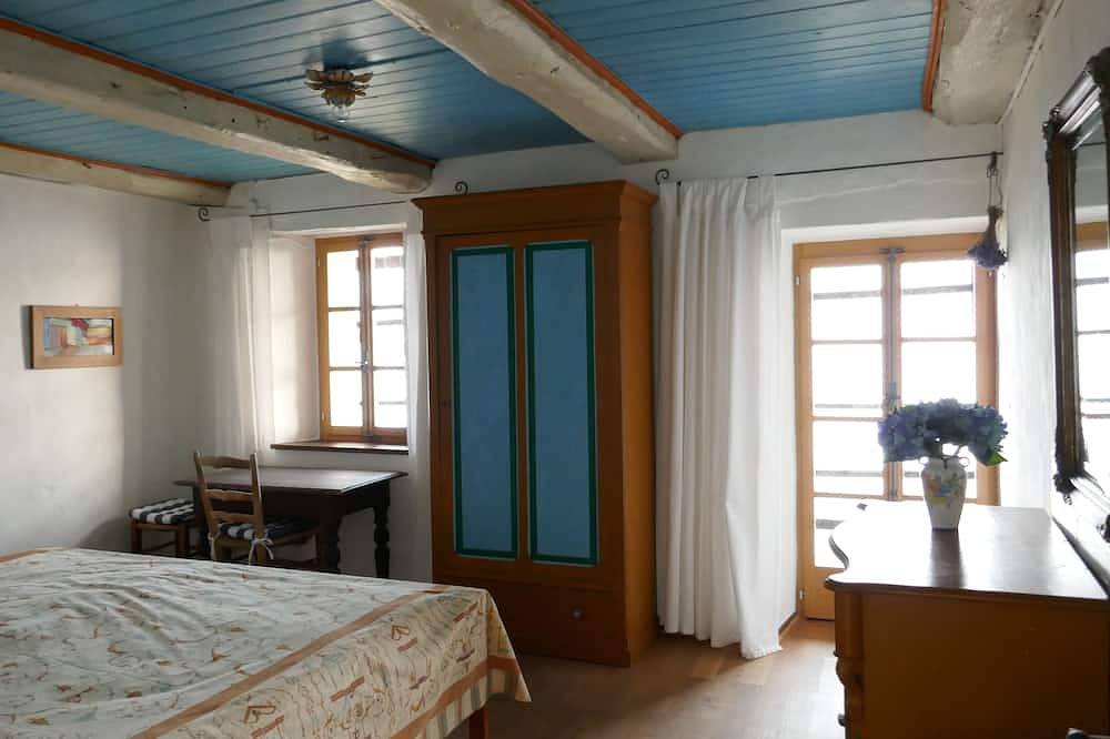 Romantisches Tessiner Ferienhaus am Lago Maggiore mit traumhaftem Seeblick in Brione sopra Minusio, Tessiner Alpen