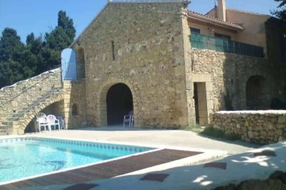 Appartement entier, Meuble De Tourisme****  Dans Maison De Caractere in Salon-de-Provence, Côte méditerranéenne (France)