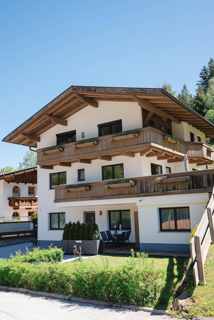 Ferienwohnung für 5 Personen, mit Balkon und Terrasse sowie Garten und Pool in Neustift im Stubaital