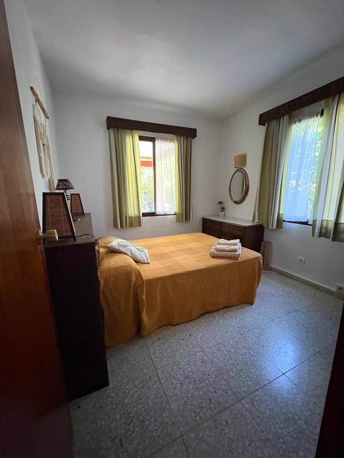 Location de vacances pour 9 personnes, avec vue ainsi que jardin et piscine, animaux acceptés à La Adrada - 2