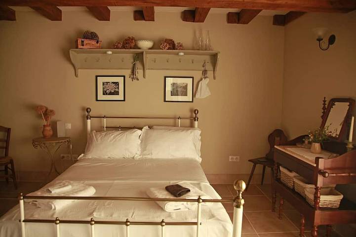 Location de vacances pour 2 personnes, avec jacuzzi ainsi que terrasse et jardin à Blanquefort-sur-Briolance - 2