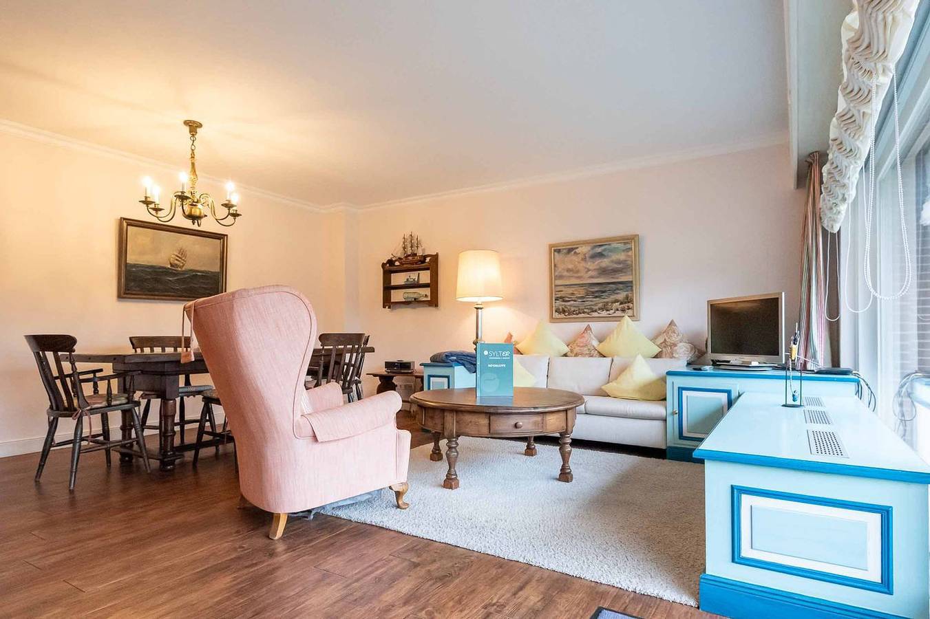 Exklusives Ferienhaus mit ca. 110 m² und 5 Zimmern, für bis zu 6 Persone in Wenningstedt, Sylt