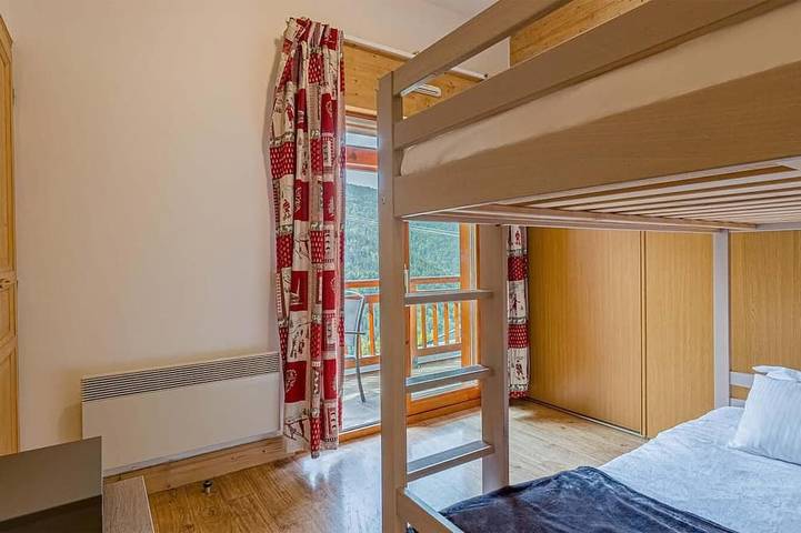 Ganze Wohnung, Wifi, bis 50m von den gondelbahnen, fitness, schwimmbad, sauna, hammam, balkon, fernseher, 69m² in Vaujany, Nationalpark Écrins