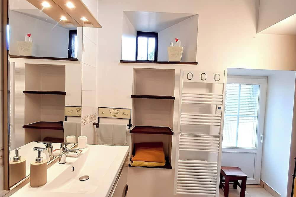 Haus auf einem Waldgrundstück in La Chapelle Saint Fray - Le Mans in La Chapelle-Saint-Fray, Sarthe