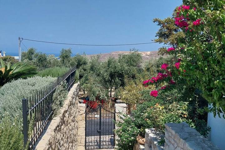 De Drie Grace - Villa Met Zwembad in Prassas, Iraklio-Heraklion en omgeving