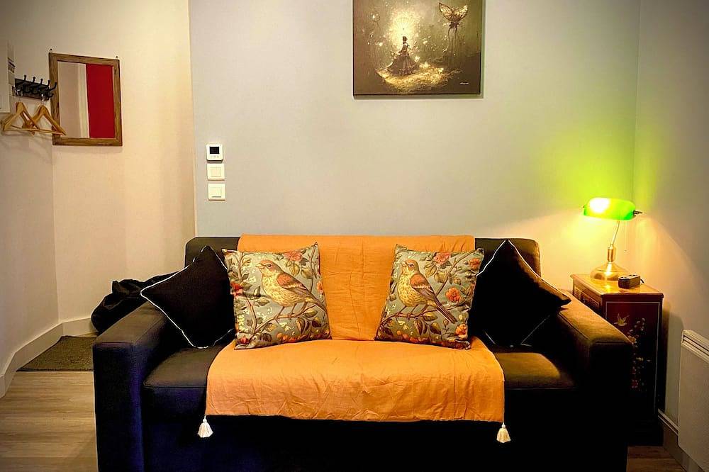 Entire apartment, Cosy T2 apartment in the center of France's favorite village in Rochefort-en-Terre, Vannes region