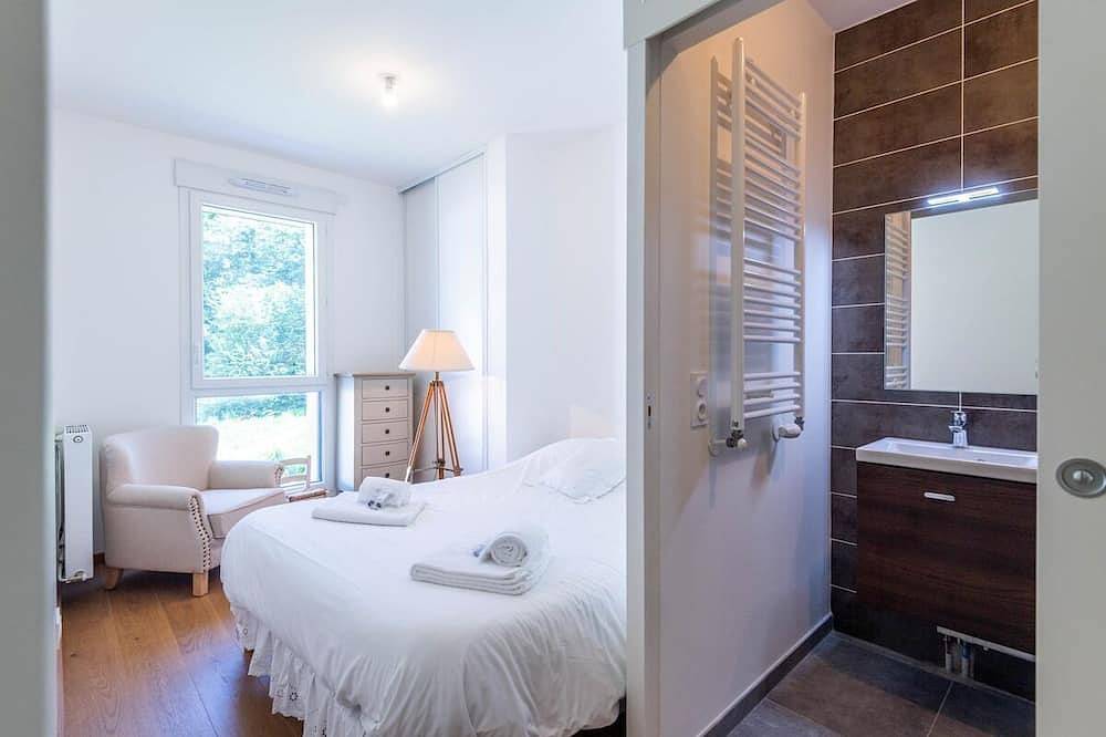 Entire apartment, Apartment-Private Bathroom-Apartment in Aix-les-Bains, Chambéry region