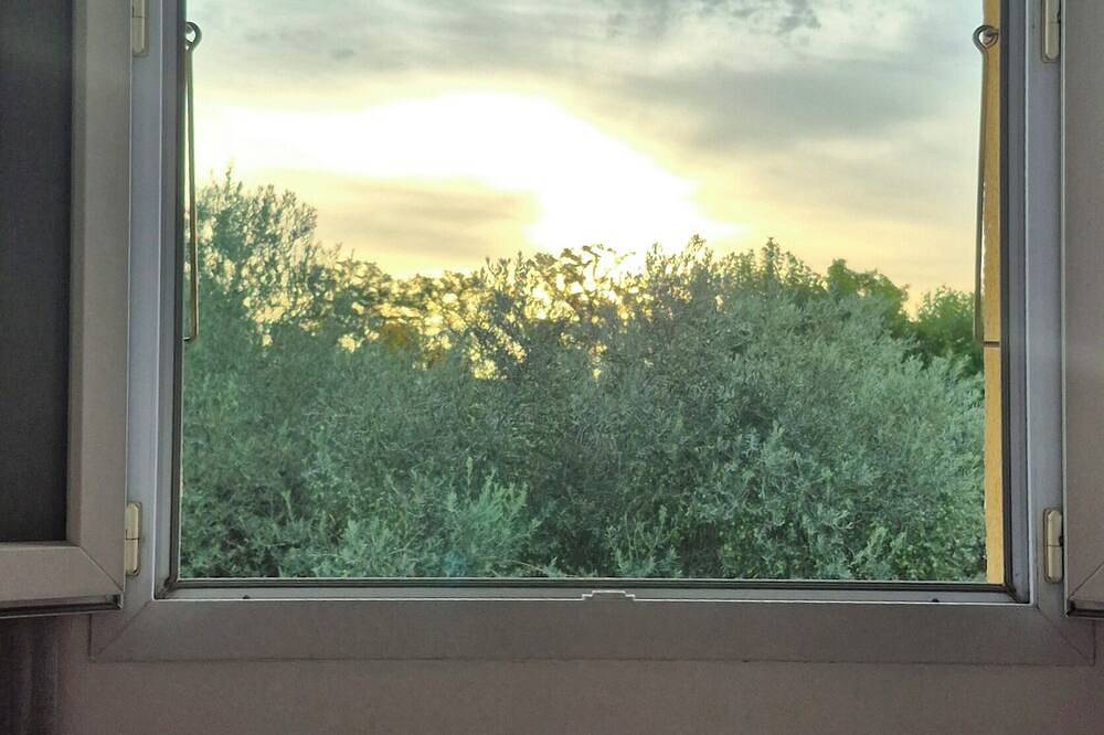 Villa 2 bedrooms 2 bathrooms, swimming pool, Spa Jacuzzi between Avignon and l'isle sur la Sorgue  in Châteauneuf-de-Gadagne, Vaucluse