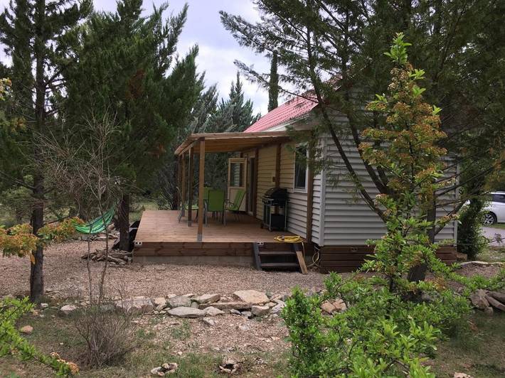Chalet pour 4 personnes, avec bassin pour enfant et piscine ainsi que jardin et vue