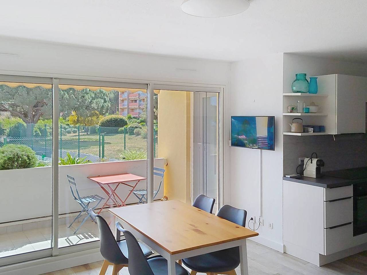 Appartement entier, T3 climatisé, 3*, 50m de la plage, garage, wifi inclus in Bormes-les-Mimosas, Parc national de Port-Cros