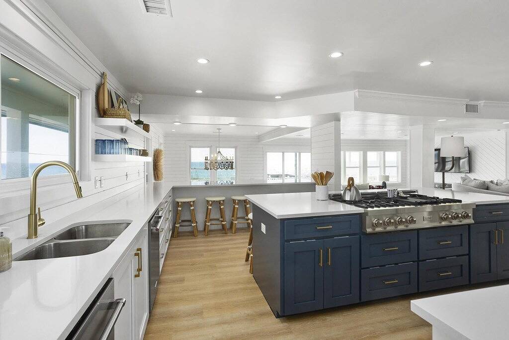 Bezaubernde Aussicht auf den Golf. Gourmetküche und private Strandpromenade. in Pensacola Beach, Emerald Coast