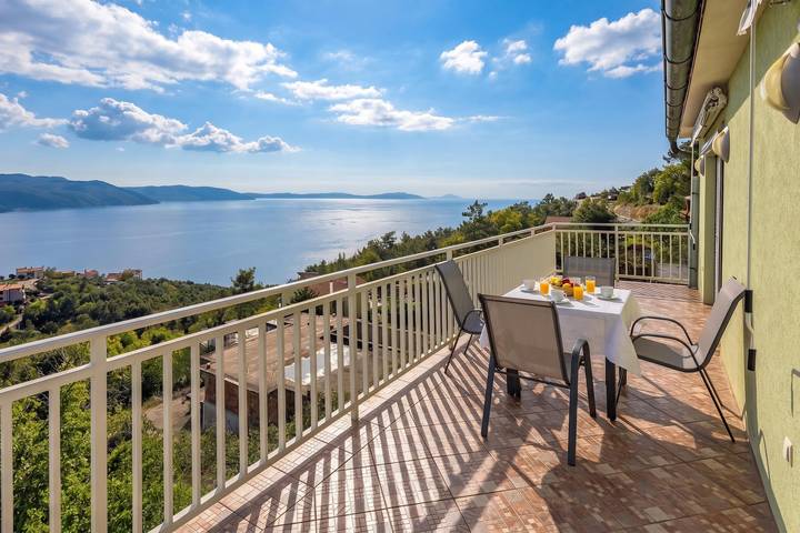 Ferienwohnung für 4 Personen, mit Balkon und Meerblick sowie Kinderpool - 1