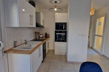 Location de vacances pour 8 personnes, avec terrasse et jardin à Sainte-Savine