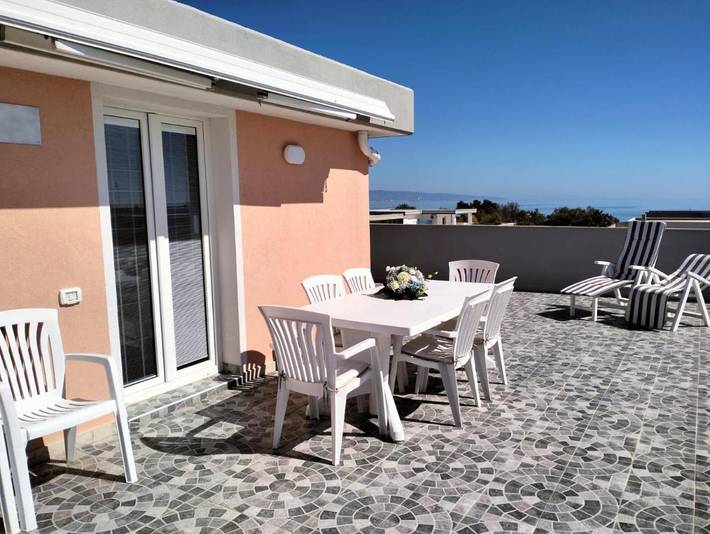 Gîte pour 5 personnes, avec Balcon ainsi que Terrasse et Vue à Zapponeta