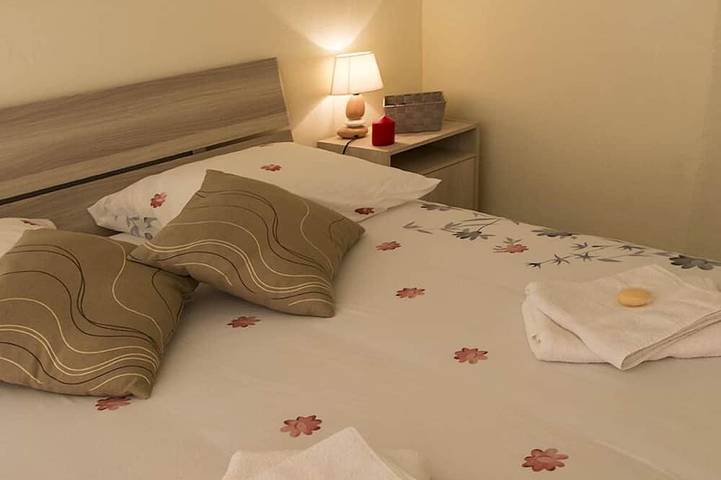 Gîte pour 6 personnes, avec jardin et terrasse à Sotta - 4