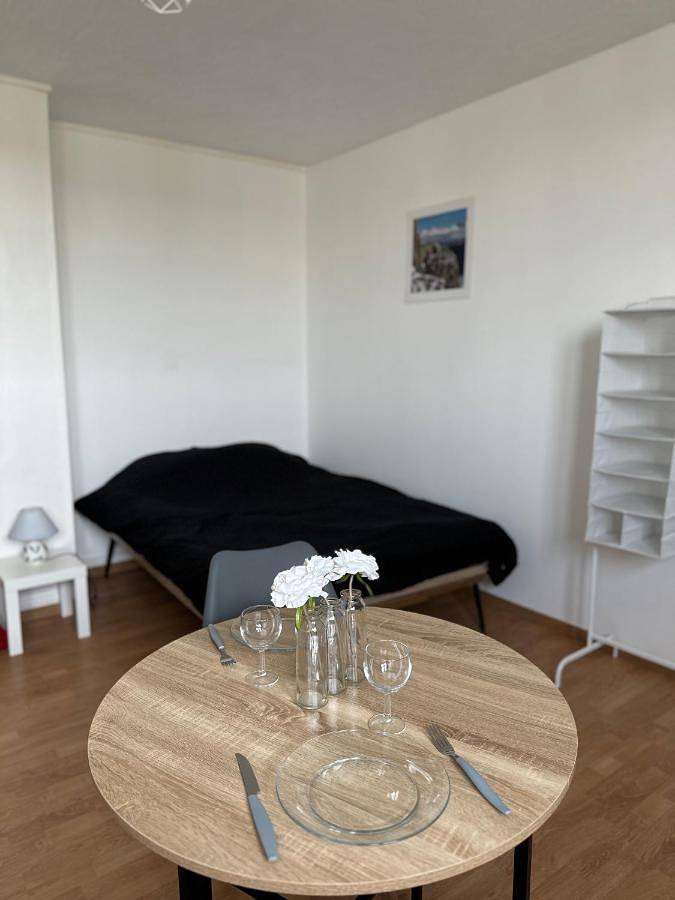 Appartement entier, Spacieux studio rénové en centre ville - Apt7 - Sdb commune in Givet (homonymie), Parc naturel régional des Ardennes