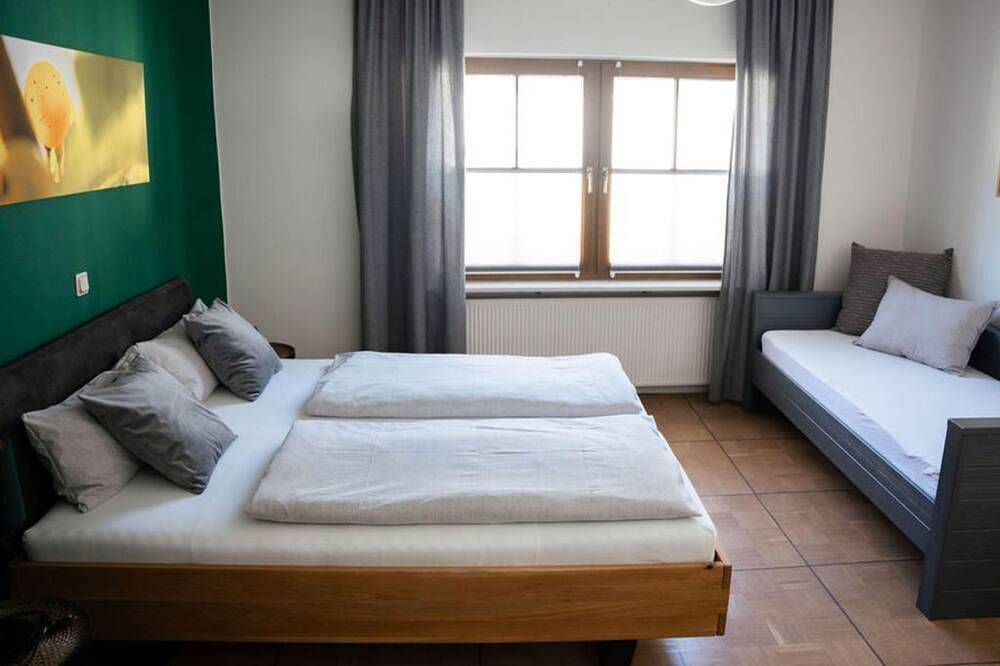 2-slaapkamer appartement \"Winzerschlaf\" *** - Weingut-Gästehaus Claes Schmitt Erben in Trittenheim, Moseleifel