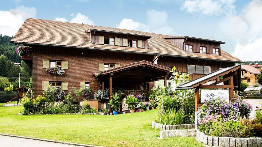 Ferienwohnung für 2 Personen, mit Balkon und Garten, kinderfreundlich in Thalkirchdorf