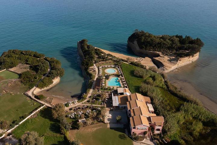 Hôtel pour 2 personnes, avec vue et piscine ainsi que jardin et bassin pour enfant