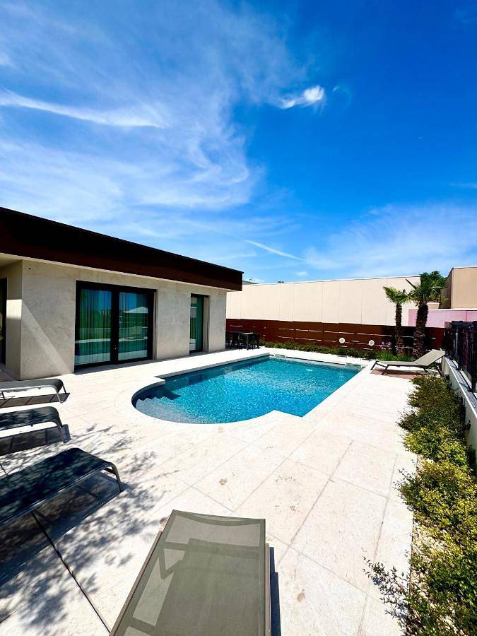 Villa per 5 persone, con Terrazza e Giardino nonché Piscina a Peschiera del Garda