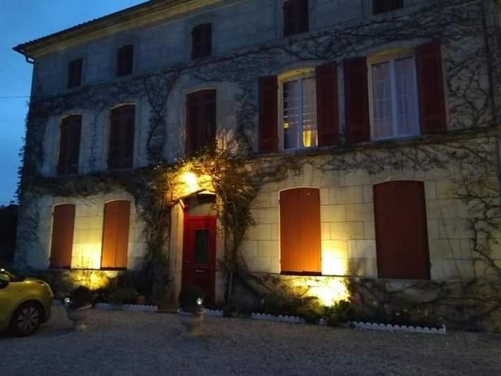 Gîte pour 2 personnes, avec Balcon et Terrasse ainsi que Jardin et Vue à Rouffignac