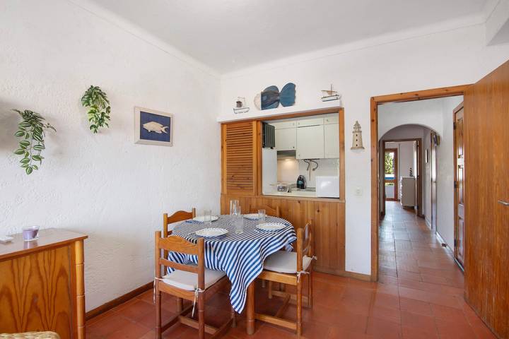 Ganze Wohnung, Ferienwohnung 'Santiago's House' mit Gemeinschaftsgarten, Balkon und Wi-Fi in Albufeira e Olhos de Água, Faro Distrikt