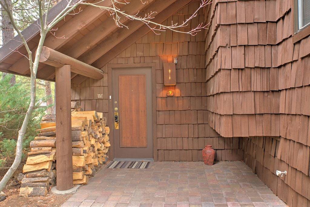 Ganze Wohnung, Classic Cabin Charm, Golfplatz Condo neben dem Dorf! in Sunriver, Deschutes County