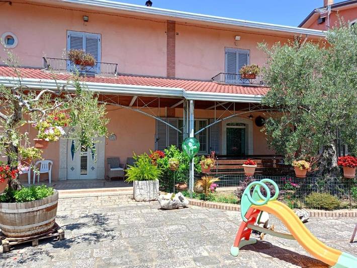 Appartamento per 8 persone, con Balcone e Giardino nonché Panorama a Cerreto Sannita