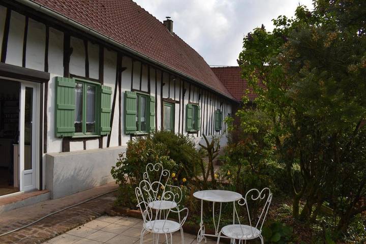 Location de vacances pour 3 personnes, avec Terrasse ainsi que Jardin et Vue à Sains-lès-Fressin