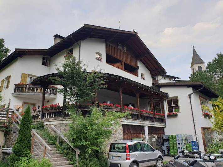 Gasthof Kirchsteiger 'Kirchsteiger Zimmer 4' with Lake View, Shared Terrace and Wi-Fi in Santa Valburga d'Ultimo, Ulten