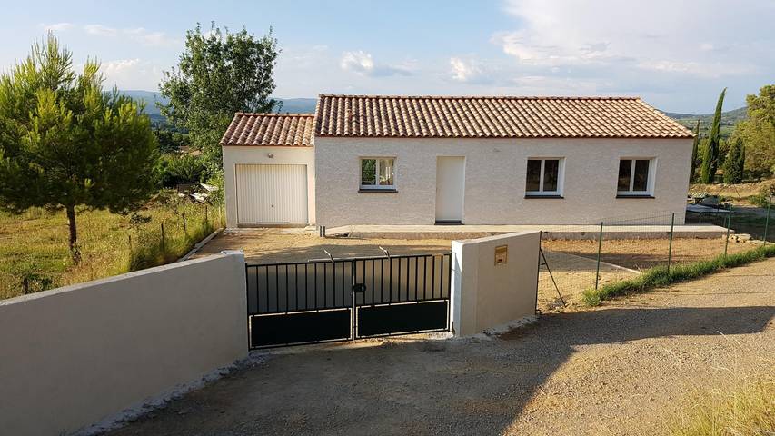 Gîte pour 6 personnes, avec Terrasse ainsi que Jardin et Piscine