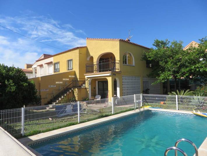 Gîte pour 12 personnes, avec piscine ainsi que jardin et terrasse à Benicasim - 2