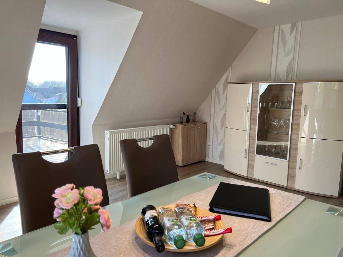 Geheel appartement, Peedy's luxuriöse 60m² Wohnung mit Balkonterrasse in Stade, Cuxland