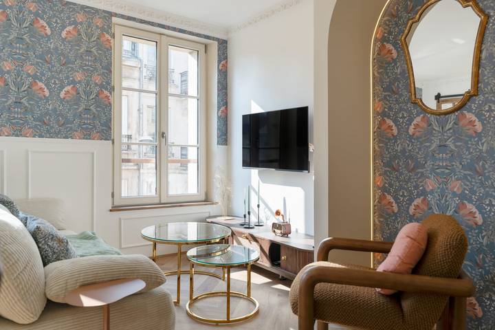 Appartement entier, Le 1901-T3 hyper centre style Art Nouveau ascenseur et parking à proximité in Nancy, Région de Nancy