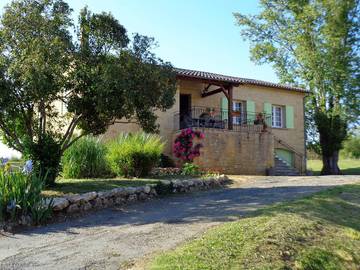 Gîte pour 6 personnes, avec jardin et terrasse, animaux acceptés à Saint-Avit-Sénieur
